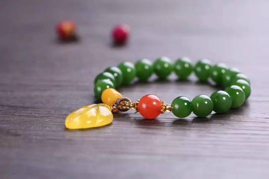 全无|5大奇葩手串:女人越戴越丑,不仅气质全无,还会阴阳失调!