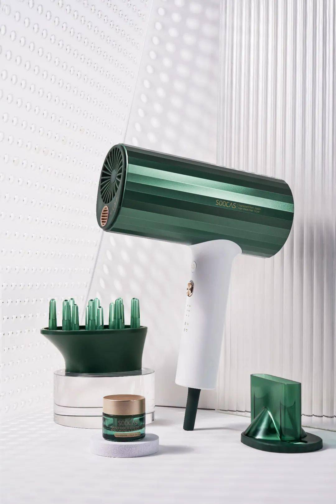 腰斩|这个黑科技吹风机，对标日本大品牌，价格腰斩一半，吹头发就像做发膜！