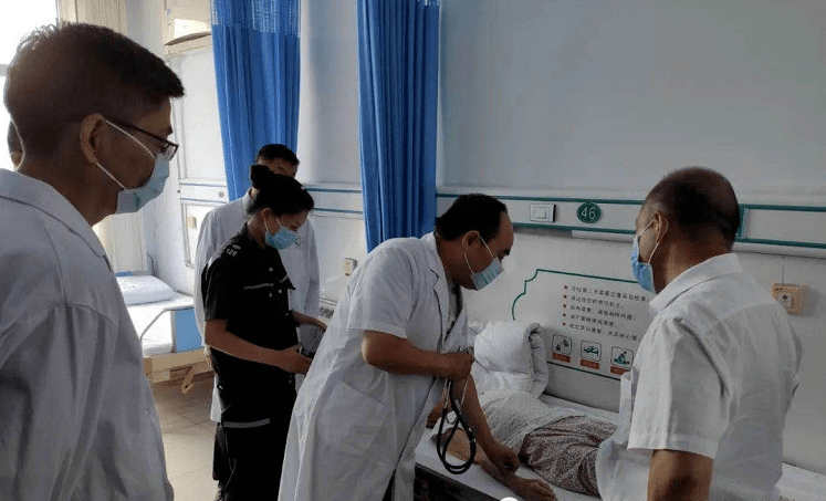 还有专业医生坐诊,看病非常方便.
