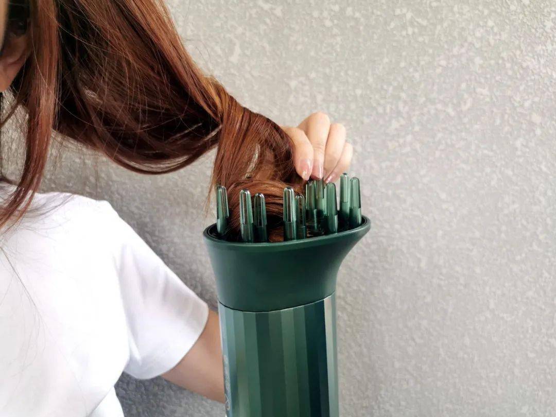 腰斩|这个黑科技吹风机，对标日本大品牌，价格腰斩一半，吹头发就像做发膜！