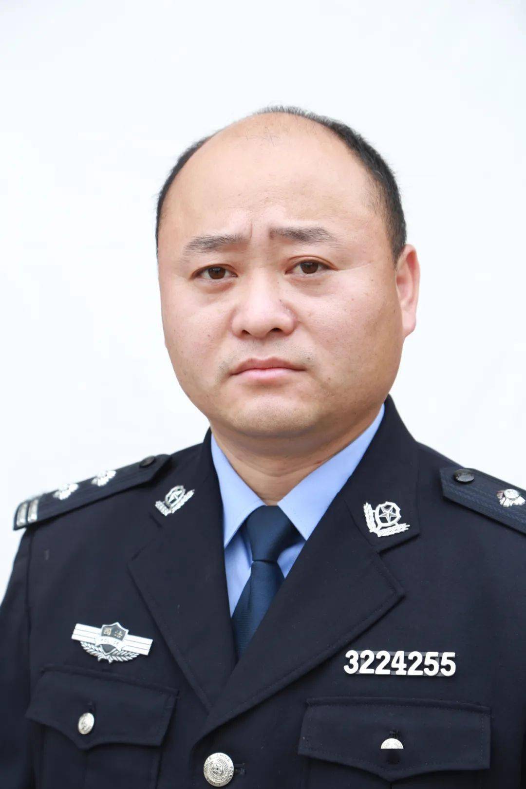 李本章,江苏省彭城监狱指挥中心主任,一级警长.