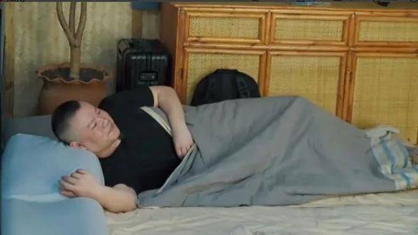 岳云鹏|＂岳云鹏的一天＂上热搜！哈哈哈哈……是你本人吗？