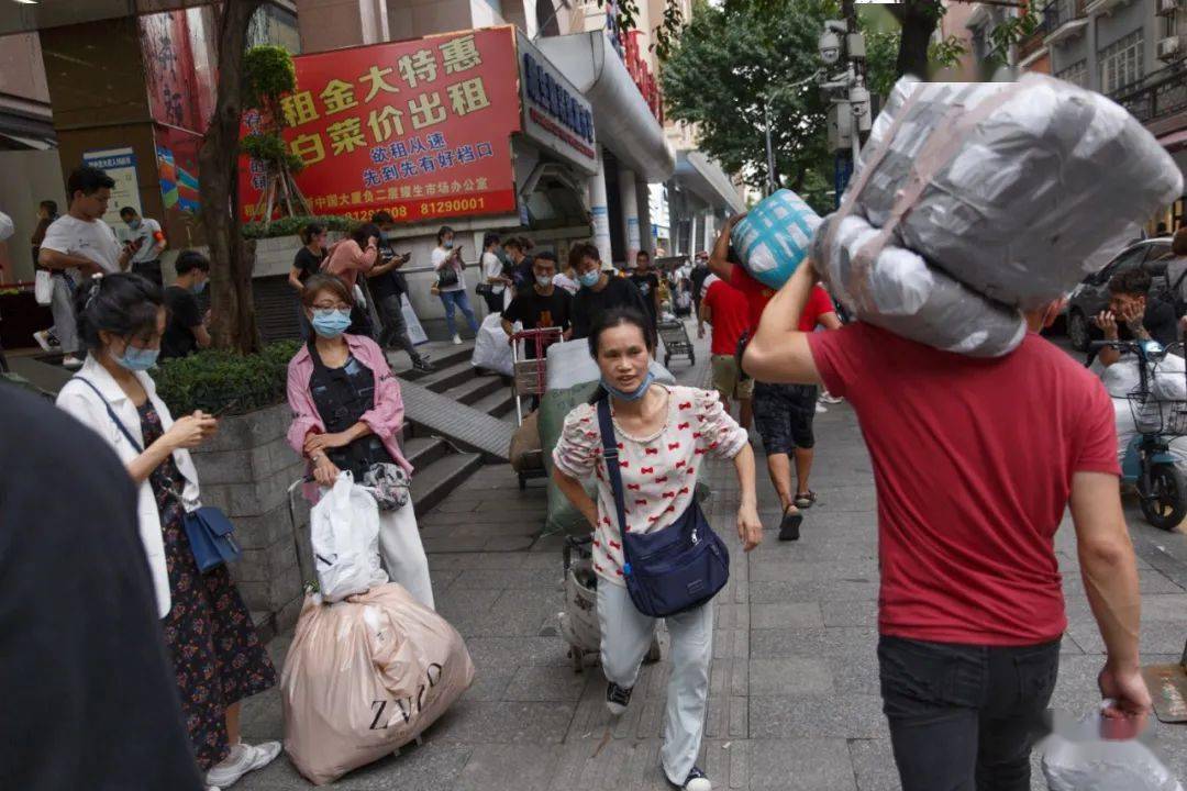 直播|草根走播与网红主播的带货江湖