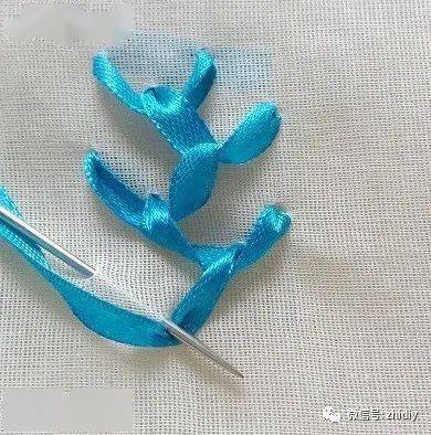 教程|丝带绣 | 奥斯汀玫瑰的绣法教程！（附:13种丝带、7种入门针法详细教程）