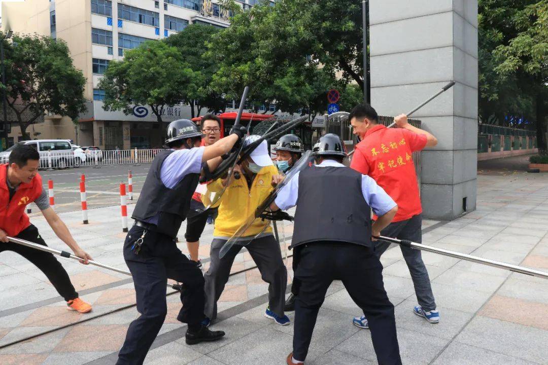 佛山三中初中部举行反恐防暴应急演练
