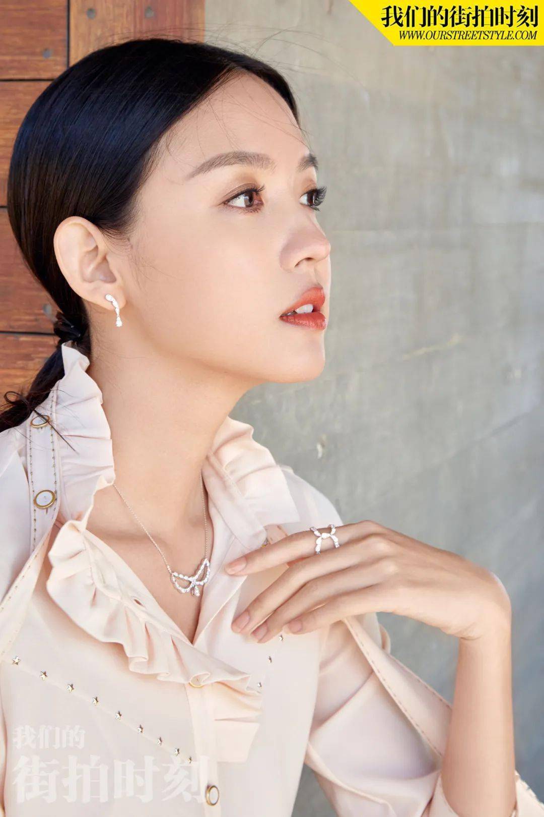 时装|胡杏儿 唐艺昕 张梓琳 TA们的穿搭满足你的秋日绮想吗？