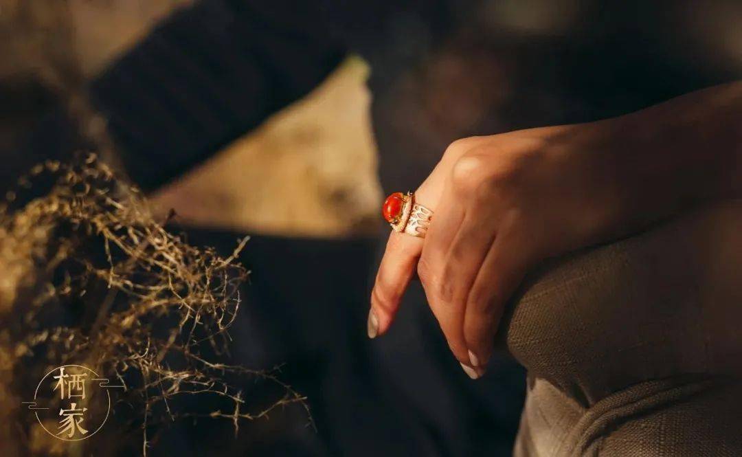 珠宝|把玉石玩成了艺术,这个80后女孩是怎么做到的...