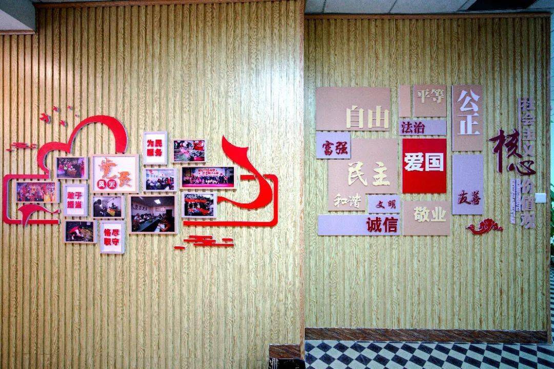 休闲娱乐区,图书阅览区,党史室,妇女儿童乐园等功能场所,把党群服务