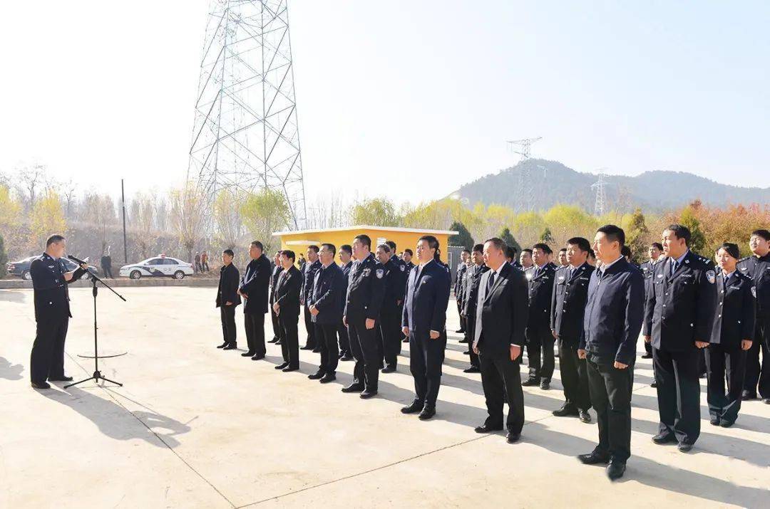 县公安局执法办案管理中心通过视频直播点调的形式,与市执法办案管理