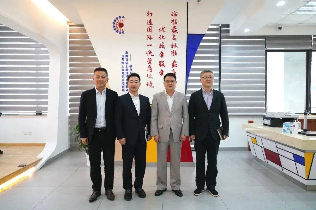 新场镇赴三林镇考察交流经济发展工作