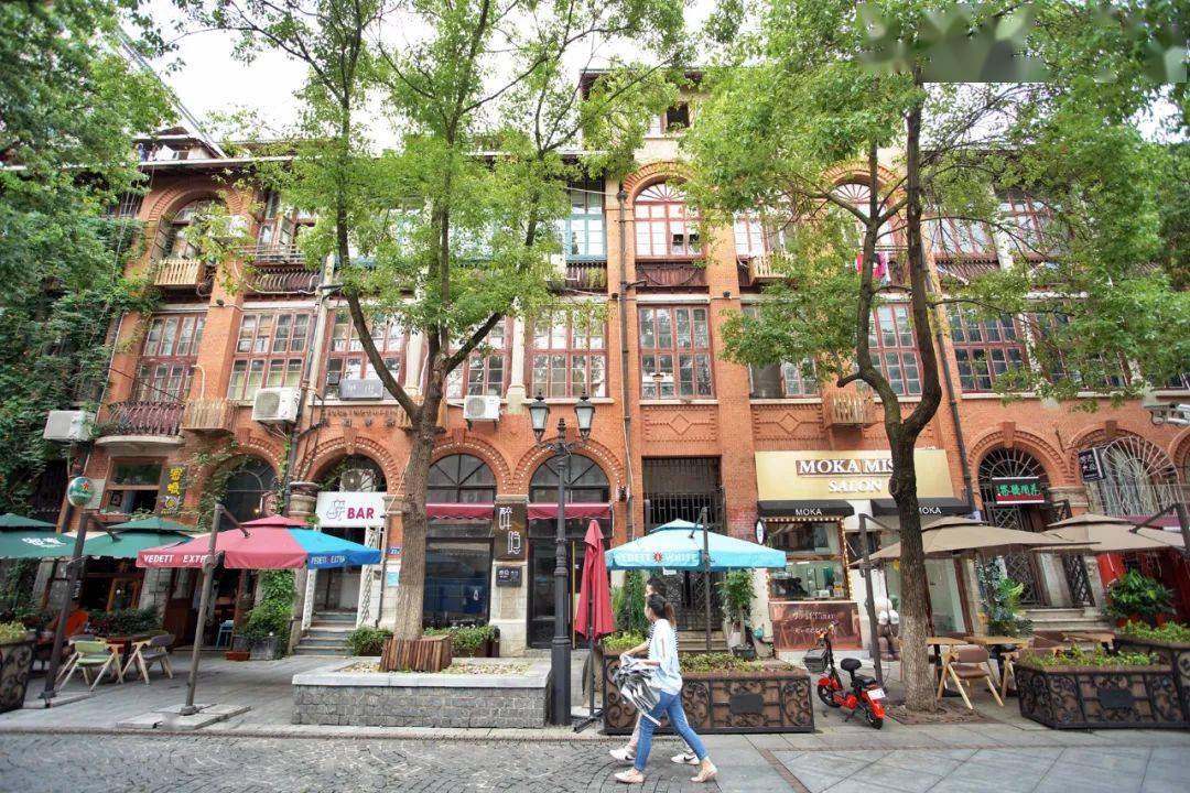 今天再分享一个同样民国气息浓郁的商业街——黎黄陂路