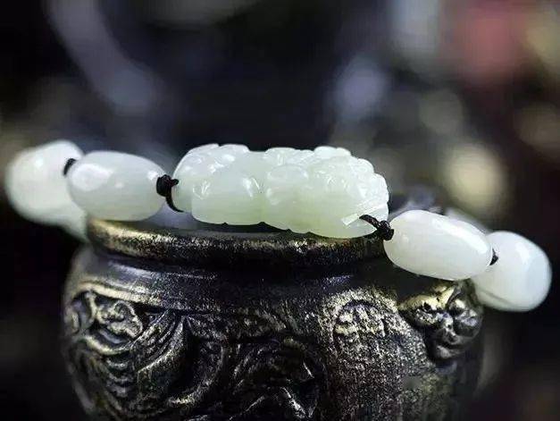 翡翠|秋冬戴这些才能时髦又高级，精致女人的首选！仅需百元，还不快抢!