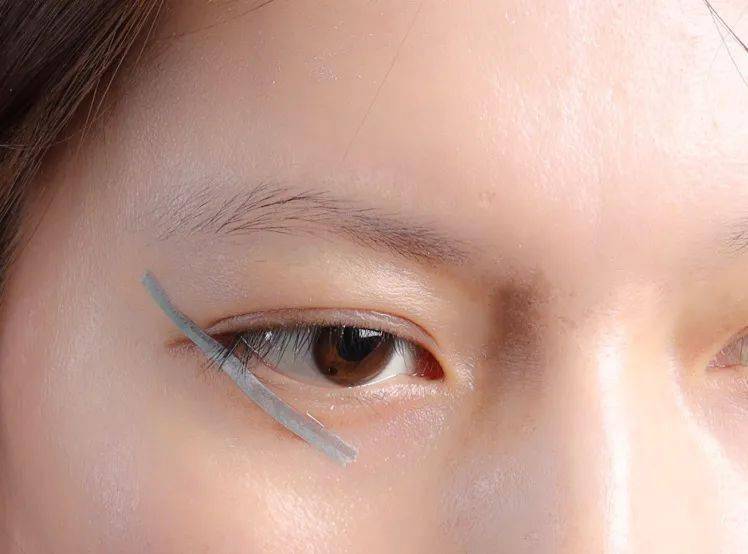 实测|真人实测 | 这些网红化妆技巧，害我差点毁容了……