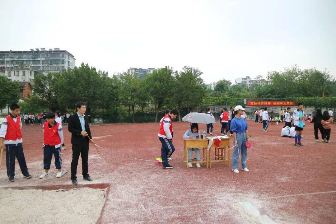 运动赛场展雄姿,校运健儿竞风流—赣县二中举行第十九届田径运动会_湛