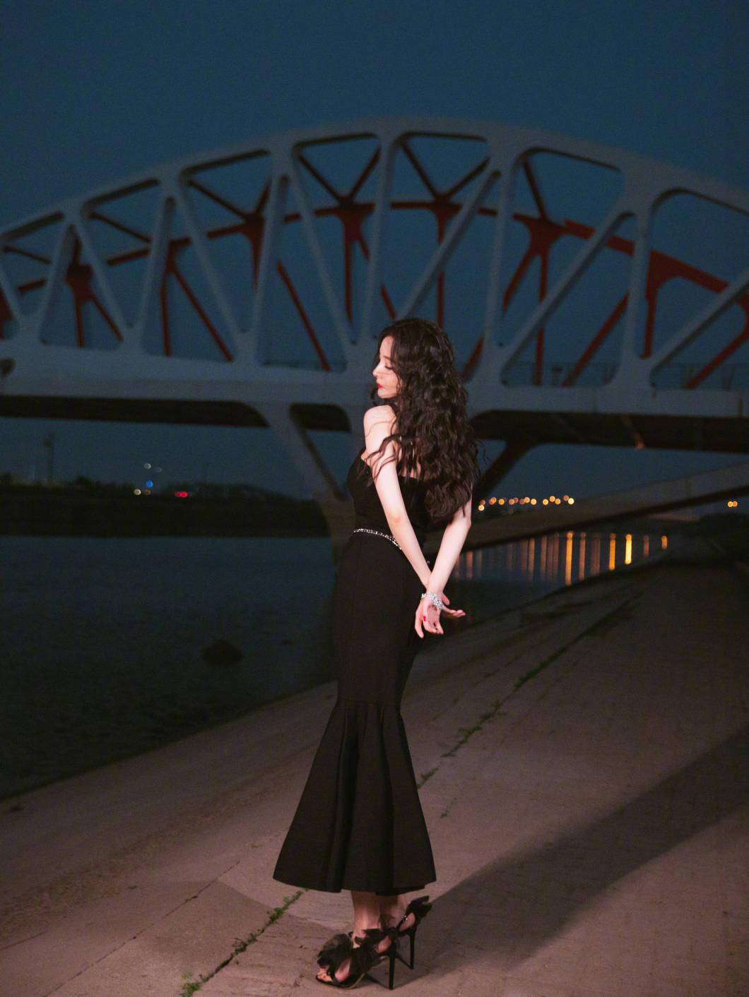 羊毛|撩个头发都风情万种？杨幂真是好港一女的！