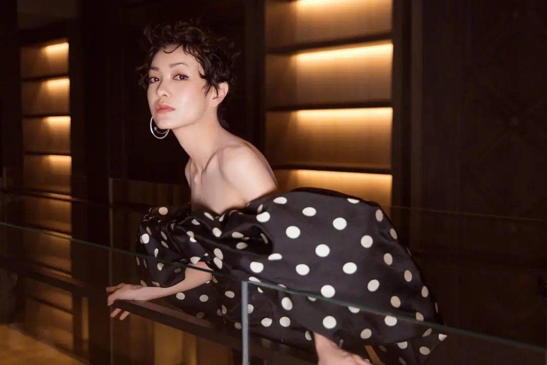 羊毛|撩个头发都风情万种？杨幂真是好港一女的！