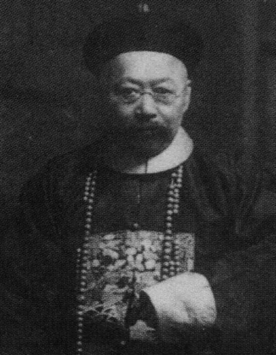 父亲李鸿章入土为安之后,李经方赶到北京,向清政府奏请:将坐落在北京