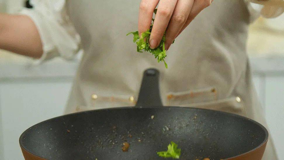 它是天然「植物肉」，促進消化降血脂！下班5分鍾搞定，香到米飯連鍋端！ 熱愛美食 第6张