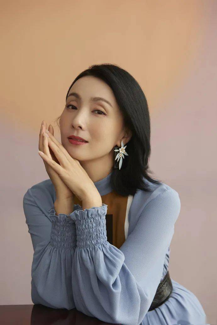 肌肤|小陶虹的优雅，上到眉眼下到指尖