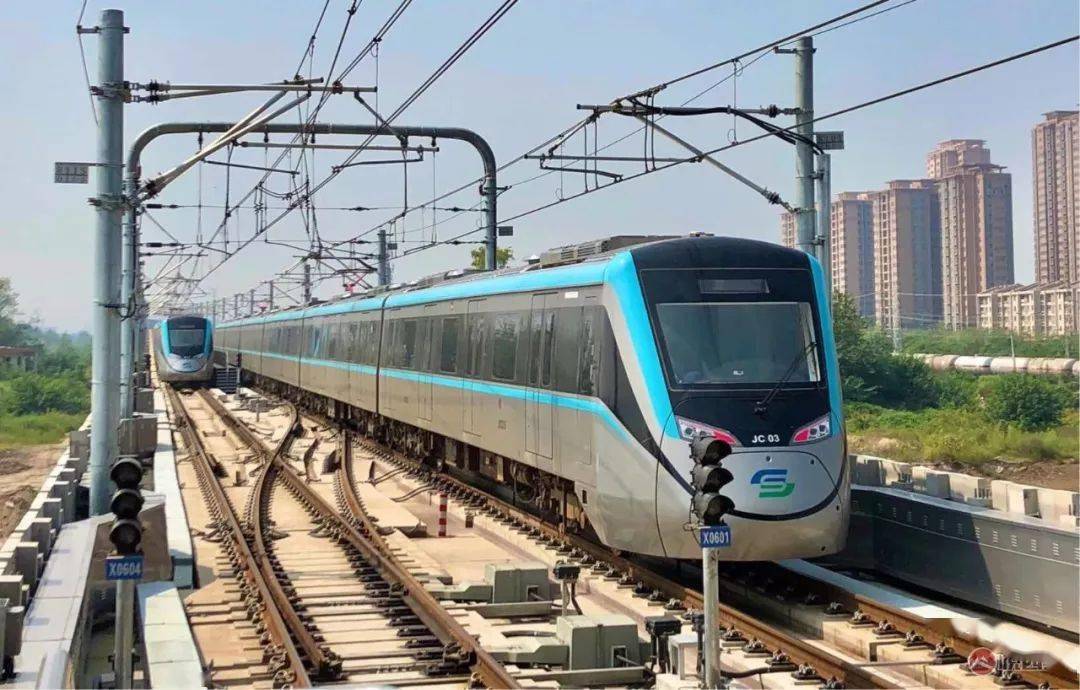 地铁14号线首列客车抵西安,明年通车