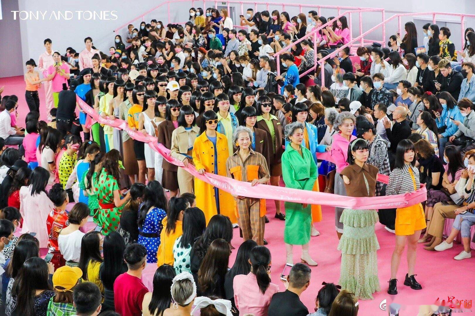 时装周|自信的人最美！四川90后断臂女孩登上深圳时装周T台走秀