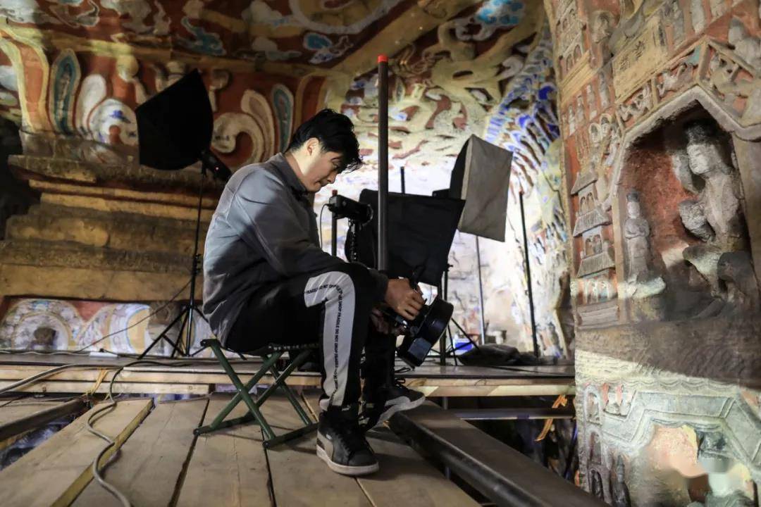 1个月50万张照片，千年云冈里的90后“扫”窟人