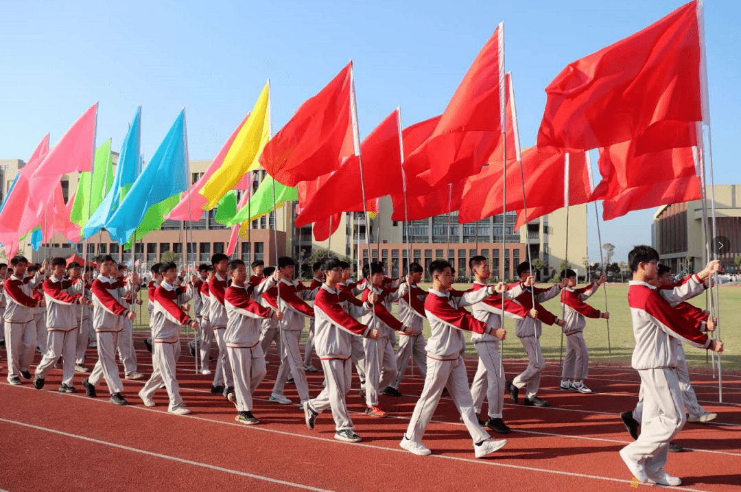 今天上午8点(11月5日),丰顺县实验中学举行第四届田径运动会开幕式.