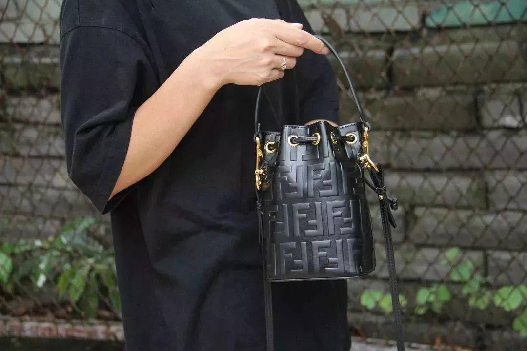 包包|这4种包风水最差！红色漏财、紫色败运、黄色….个个都是散财童子，越用越穷！