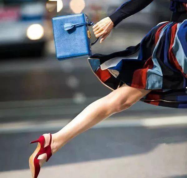 包包|这4种包风水最差！红色漏财、紫色败运、黄色….个个都是散财童子，越用越穷！