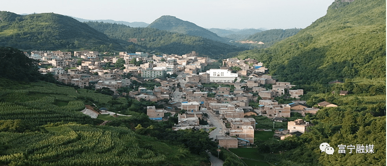 为推动乡村旅游与乡村振兴有机结合,富宁县板仑乡依托交通,区位,文化