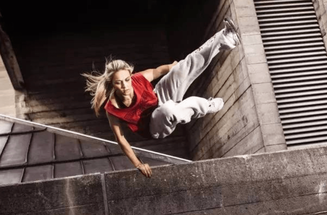 如何飞檐走壁爬上墙上 9c82c2040cc94e35834f53060f4f85e3.png