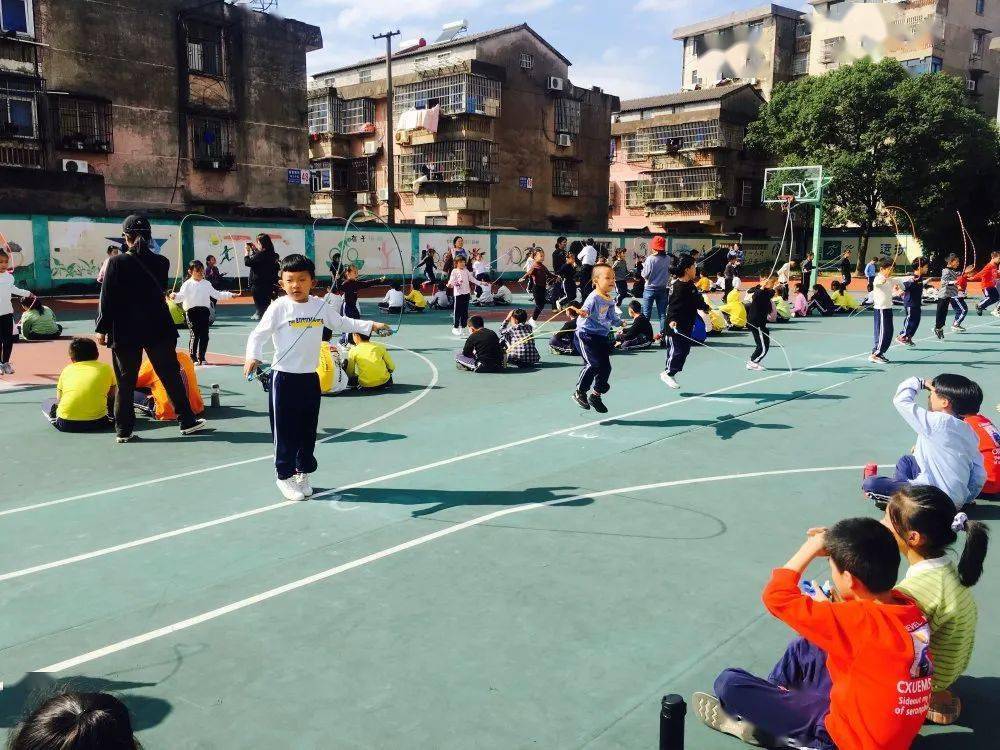 余姚市富巷小学召开第7届达标运动会