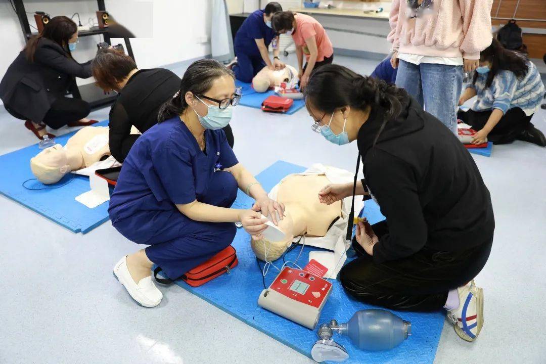 培训|100人名额600人抢！因为4年前的一名陌生男子，她来到浙二学本领…