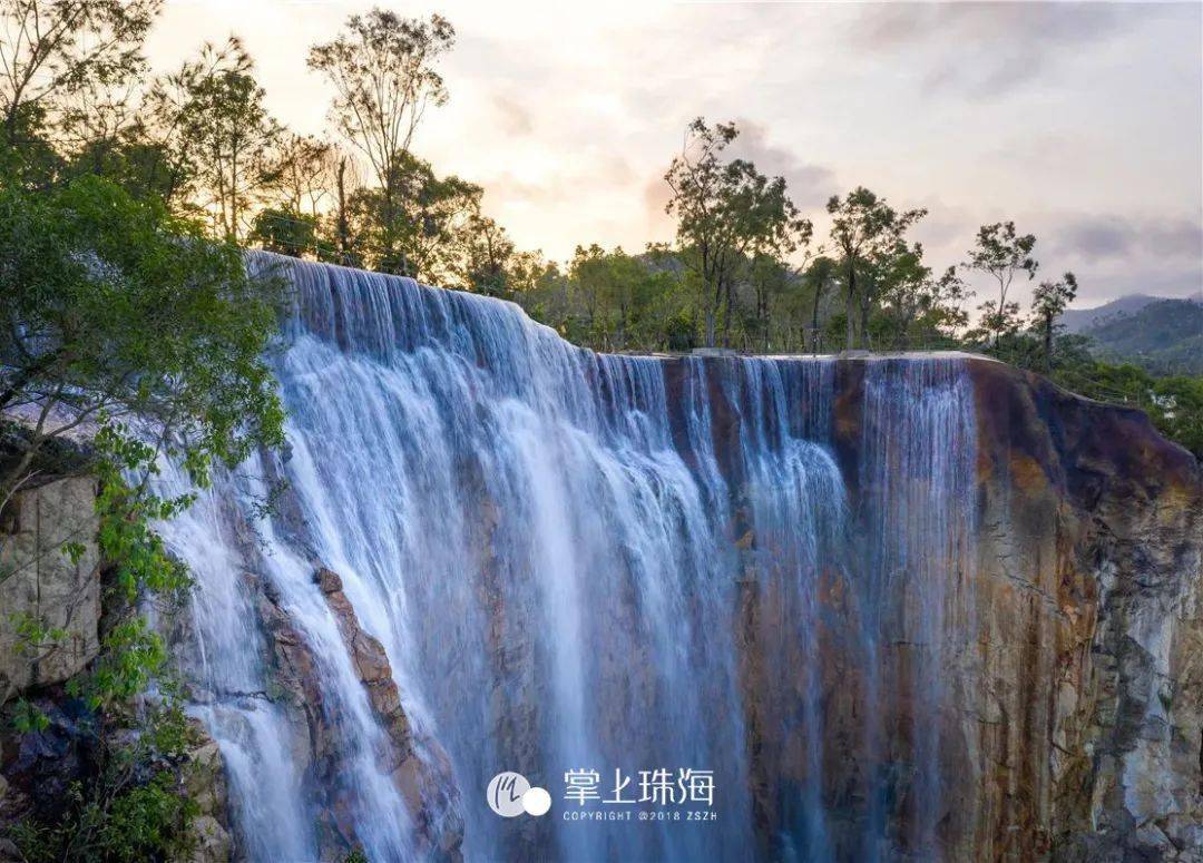 坑打造鸡公山瀑布坚持科学,节约等设计理念海天公园依山就势海边的30