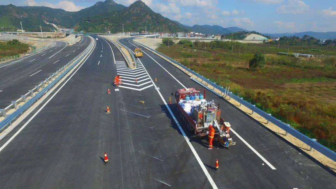 预计元旦通车!杭绍台高速临海段保质保量抓进度