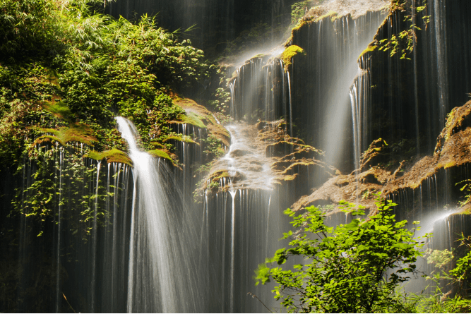 贵州万峰林 万峰湖 雨布鲁天坑 古银杏村 刘氏 庄园 贵州醇景区 马岭河大峡谷五日游 全程0购物