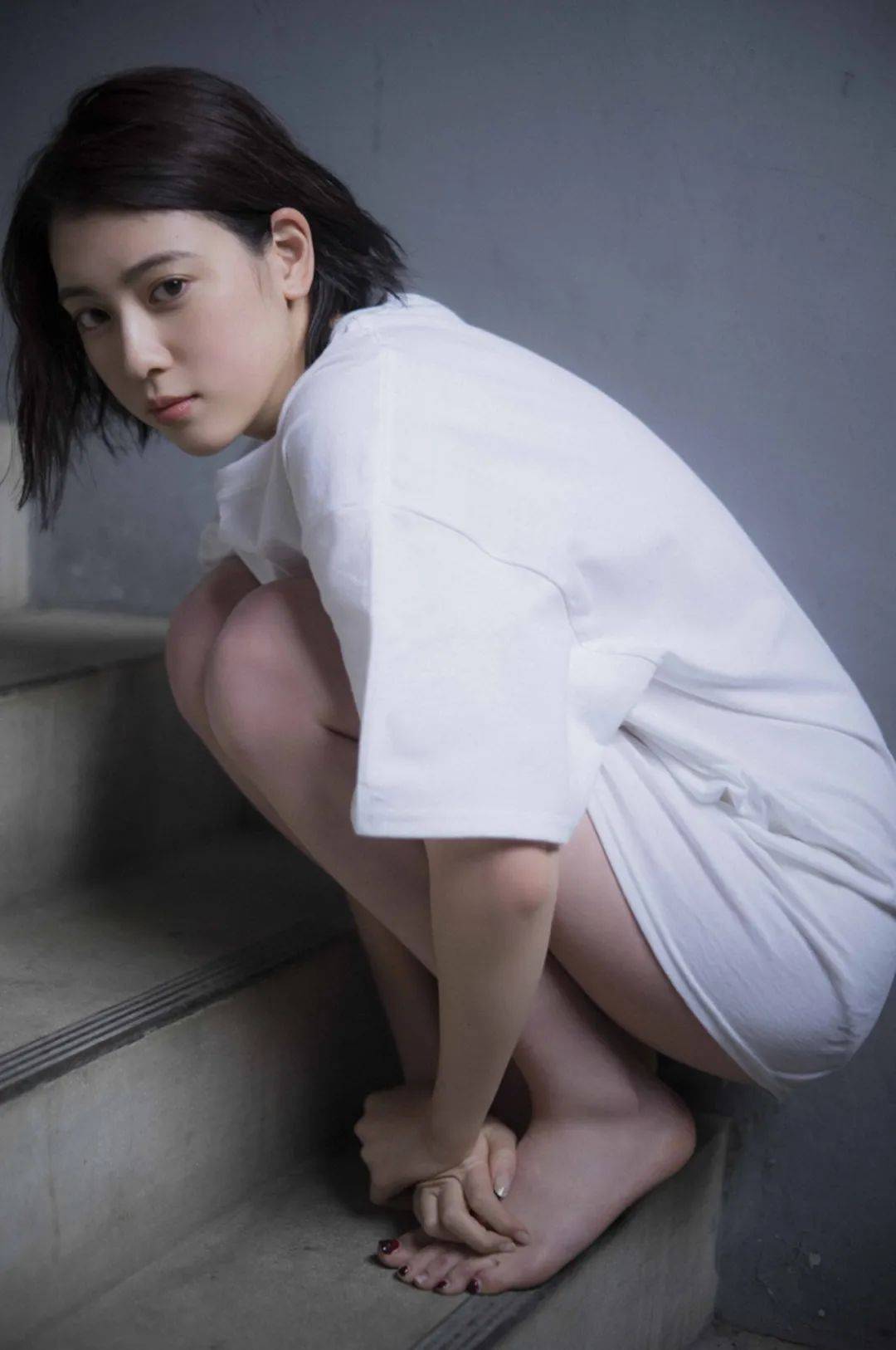 三吉彩花 | 白 t 女友写真