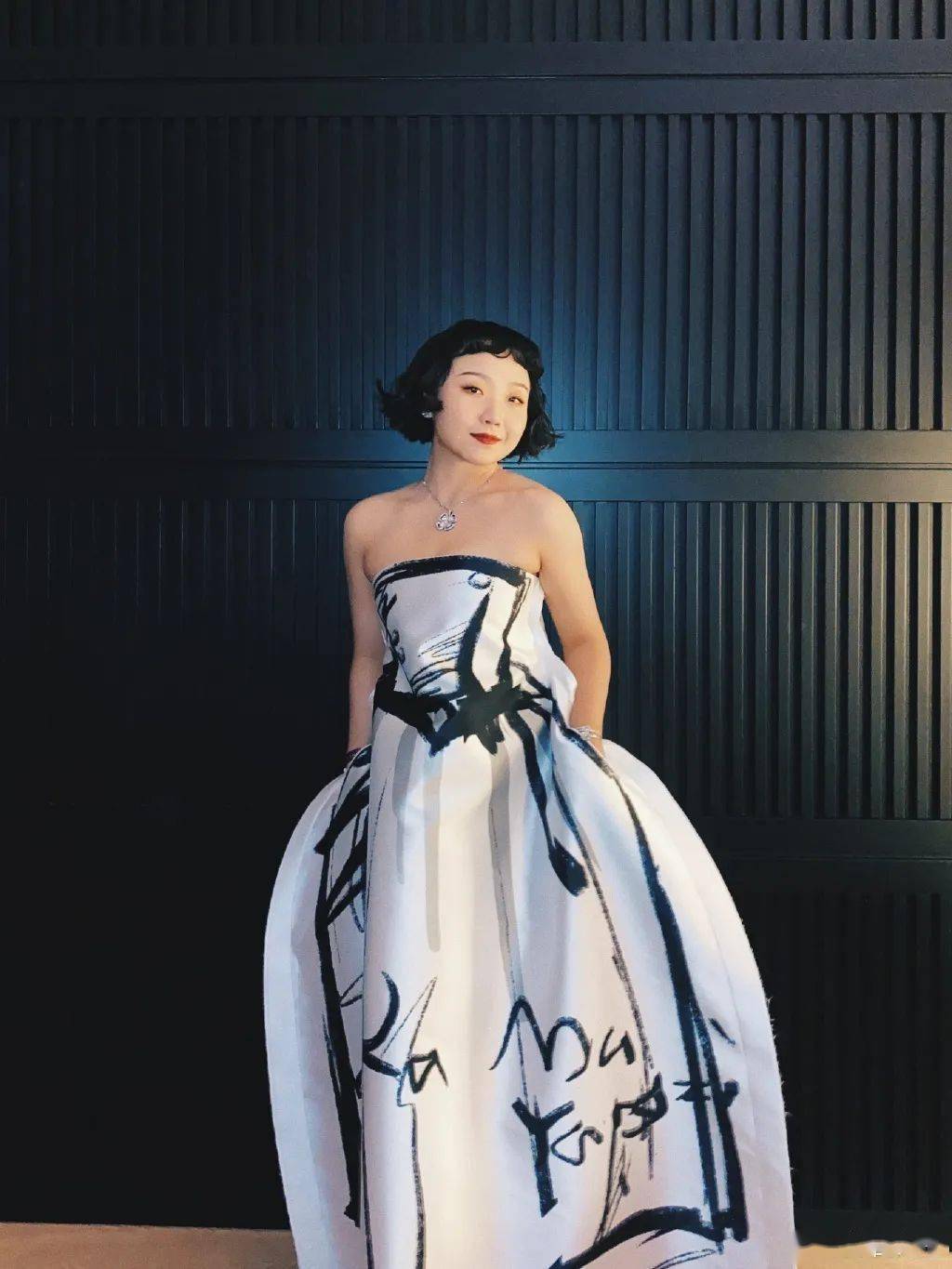 单眼皮|网红出身、被嘲又丑又胖 这次她却凭实力完美逆袭！