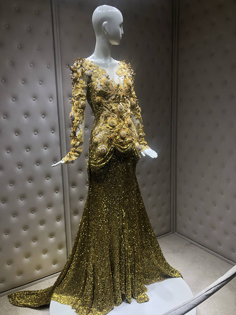 博会|虚拟化妆师、发质检测仪、“金鹰女神”裙，这届进博会够时尚