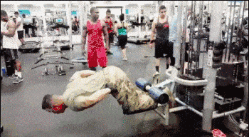 健身|美国大兵变态的肌肉训练，看完大写的服......