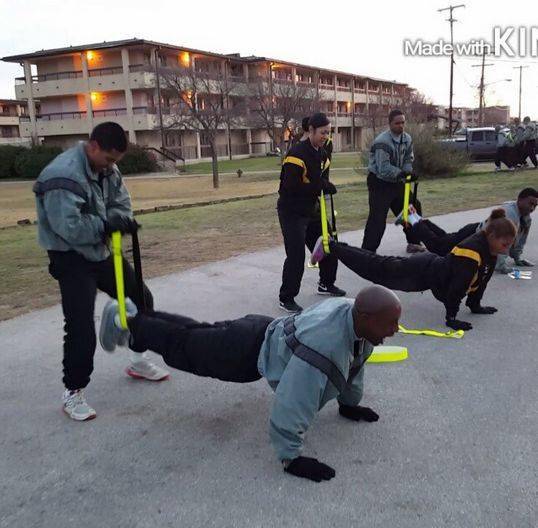 健身|美国大兵变态的肌肉训练，看完大写的服......