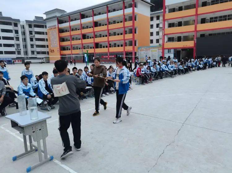 达仁镇初级中学举办第二十二届秋季运动会