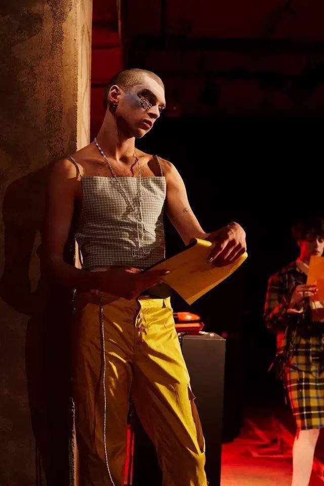 Art|来自“跨性别者”独特的穿衣方式，“我们不在乎时尚界想要什么，只想要做自己。