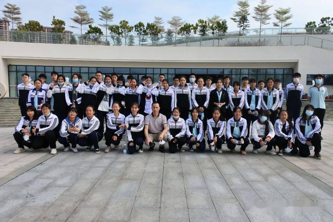 壮观!蕉岭华侨中学全校学生前往丘成桐国际会议中心举行研学活动