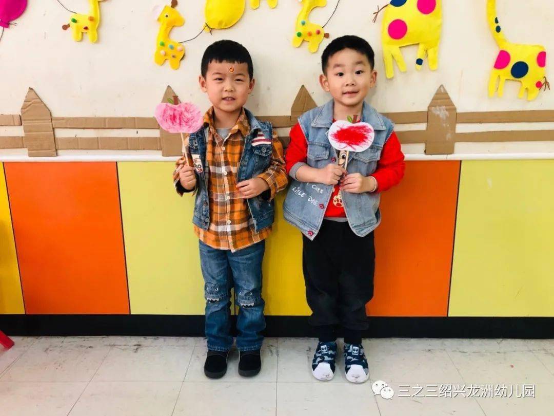 水果碰碰碰简谱_小鸭小鸡碰在一起简谱