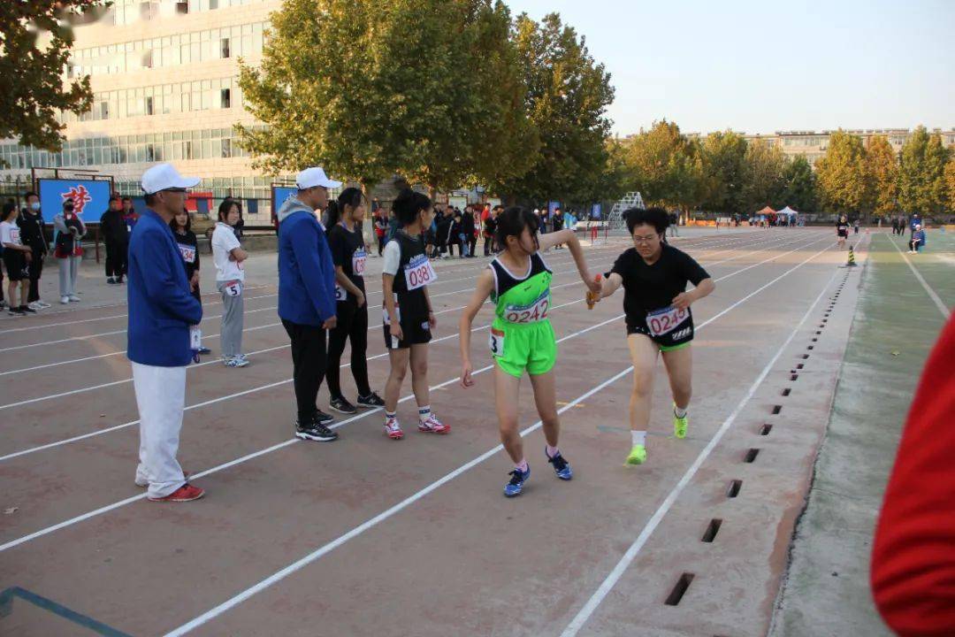 喜报:涿州市实验中学获2020年中小学生秋季田径运动会团体第一名_手机