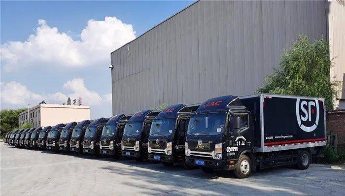 顺风快递车图片 b5c8ada713734093a9b1ebbced70da0f.jpeg