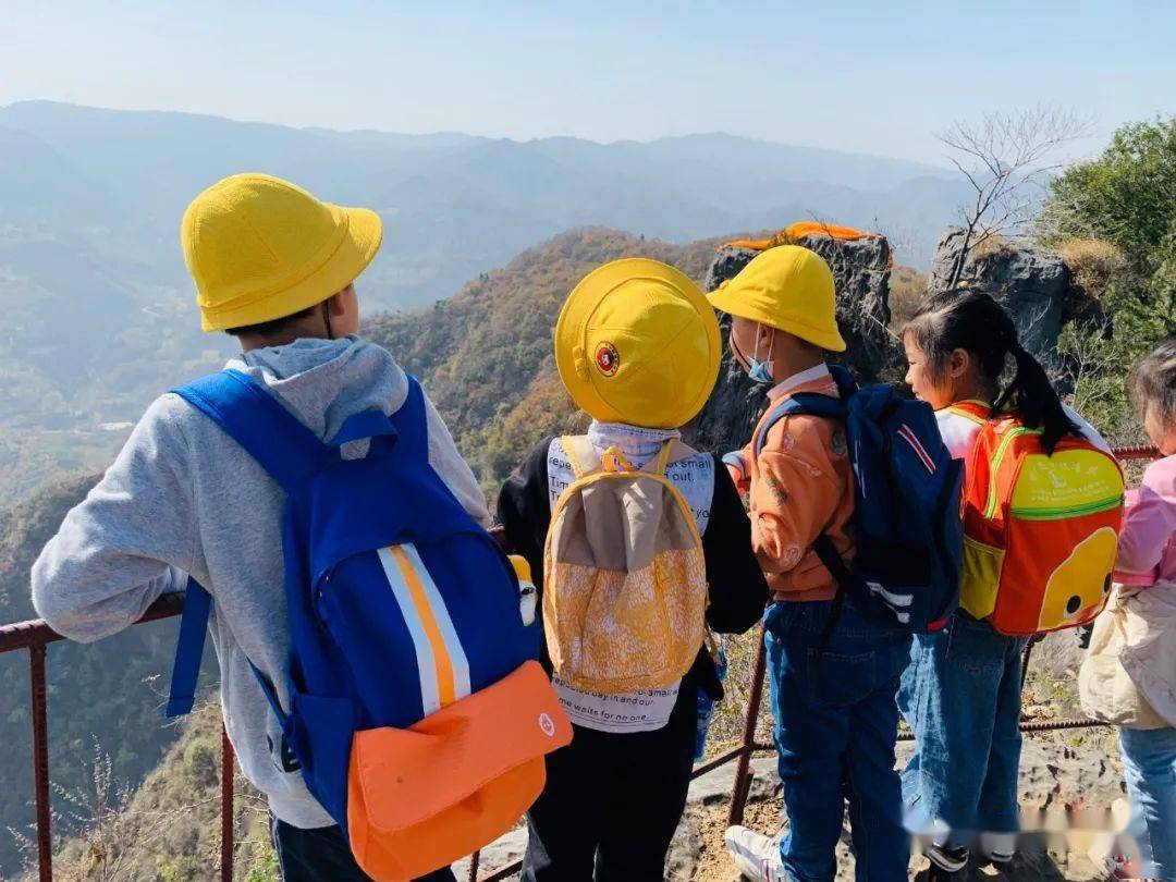 中和国学幼稚园品四季更迭赏漫天红叶第八期走遍河南豫见文化研学游