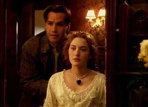 蓝色|这个色系的珠宝，高级温和又迷人，每一种都是美哭的节奏！