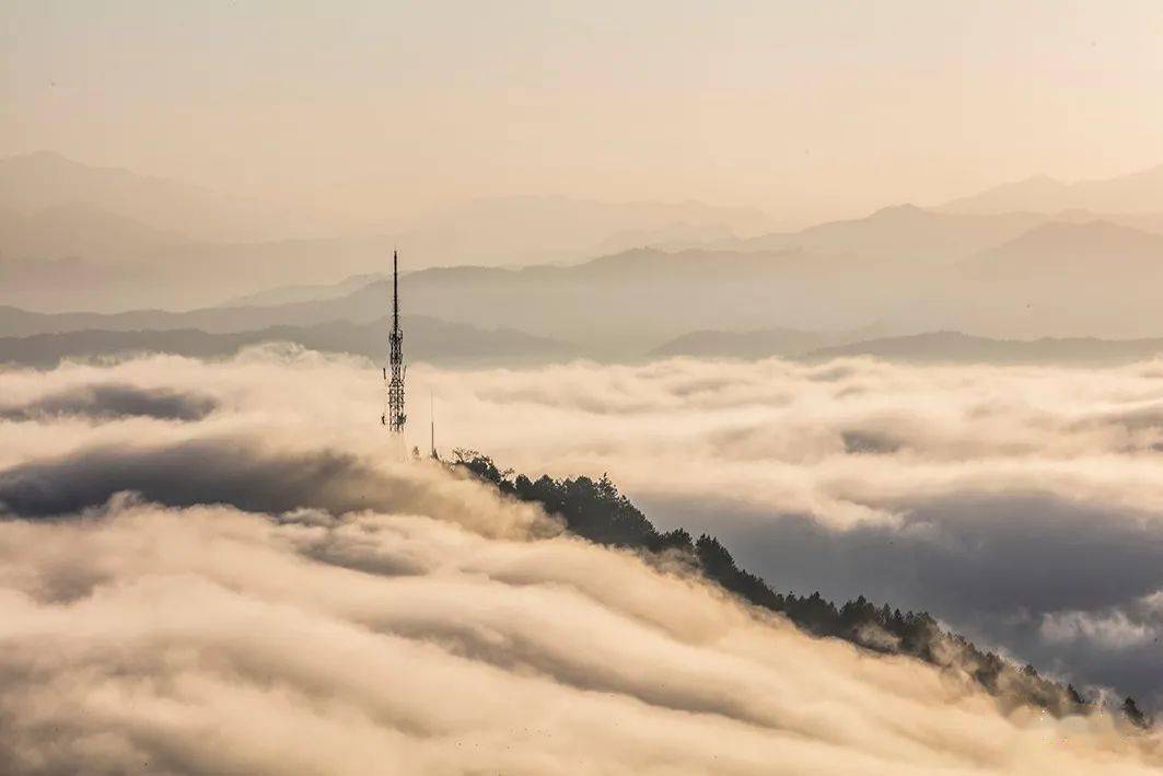 洪江嵩云山昨日云海回顾!这样惊艳的极致美景将持续一周.